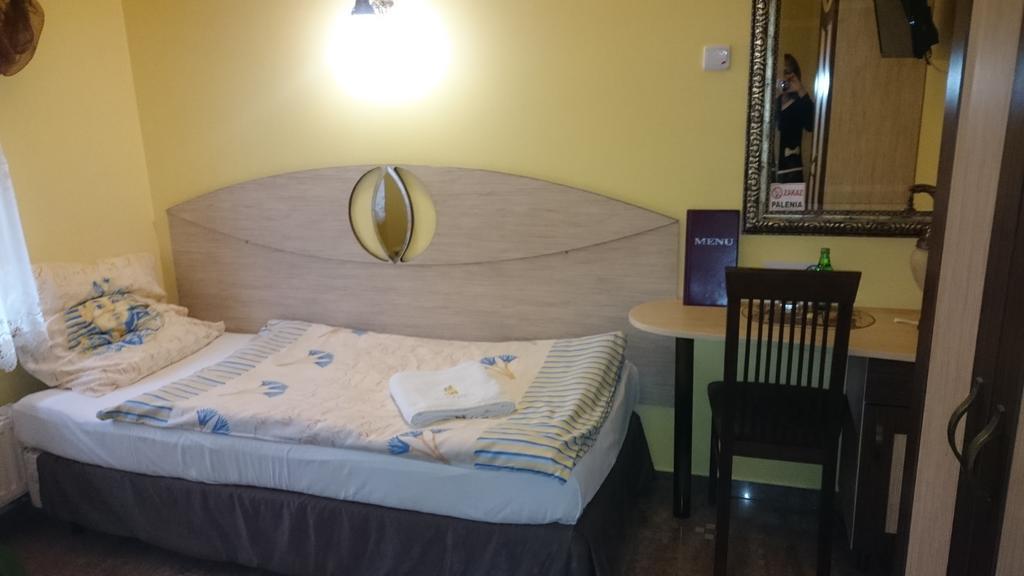 Hotel Faraon Kielce Buitenkant foto