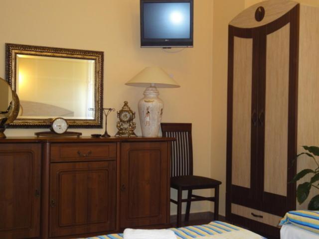 Hotel Faraon Kielce Buitenkant foto